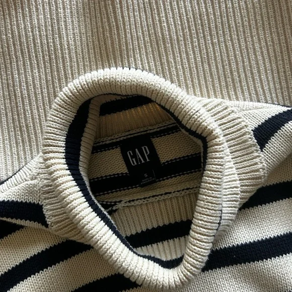 Gap 24/7 Split-hem Turtleneck Sweater - Picture 4 of 5